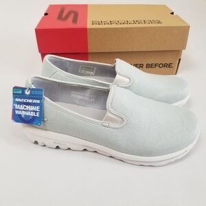 Skechers Go Walk Classic Basic Fun Slip-On Shoes Sneakers 8.5 Wide NIB